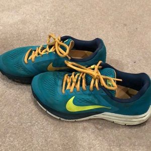 Teal women’s Nike size 7 running/athletic shoes